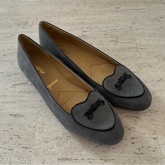 NEW Trotters “Cheyenne” Gray Suede Heart-Shaped Loafers With Patent Leather Bow - Picture 10 of 14